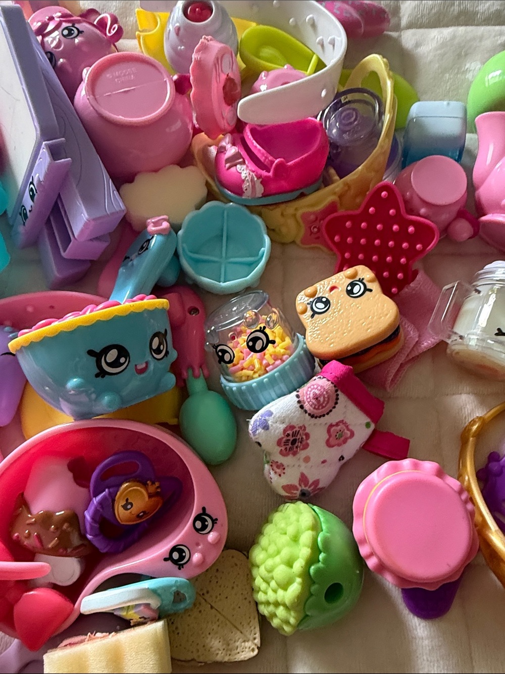 Huge Lot of Shopkins Figures and Accessories - Picture 5 of 6